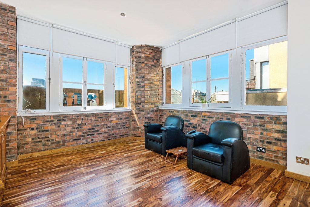 Property photo 2 of 18 P1144369-Edit