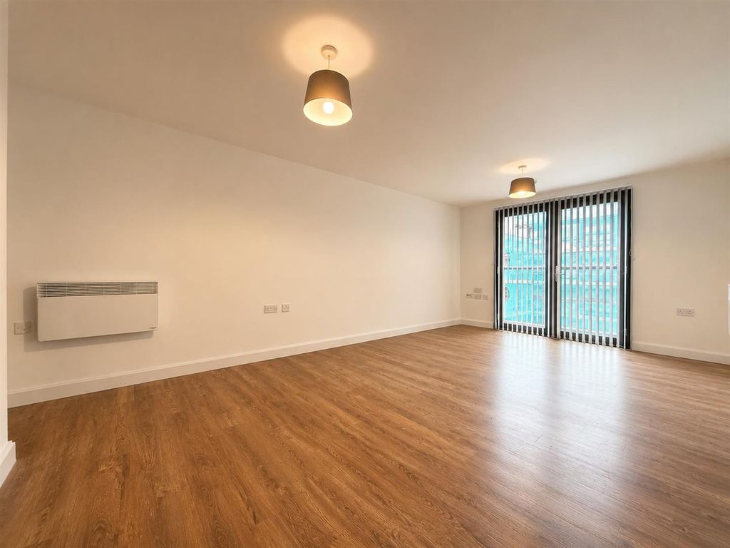 Property photo 3 of 6 Lounge