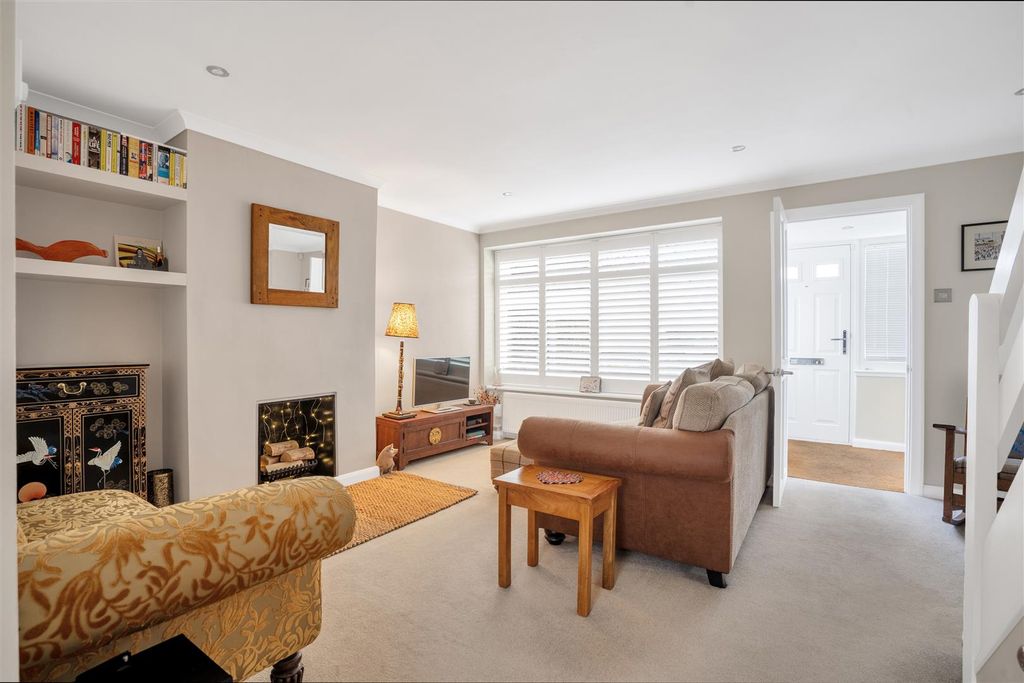 Property photo 3 of 26 39 Conway Road Living Room.Jpeg