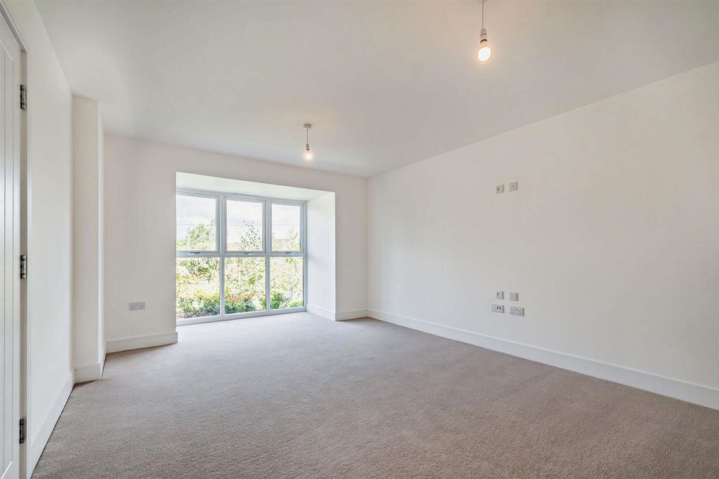 Property photo 3 of 31