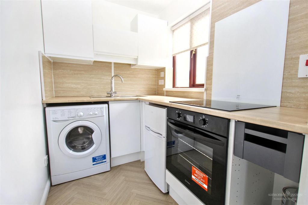 Property photo 2 of 6 Kitchen