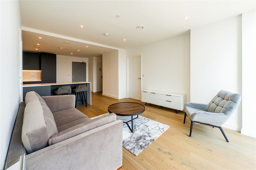 Property photo 2 of 17 (Main)