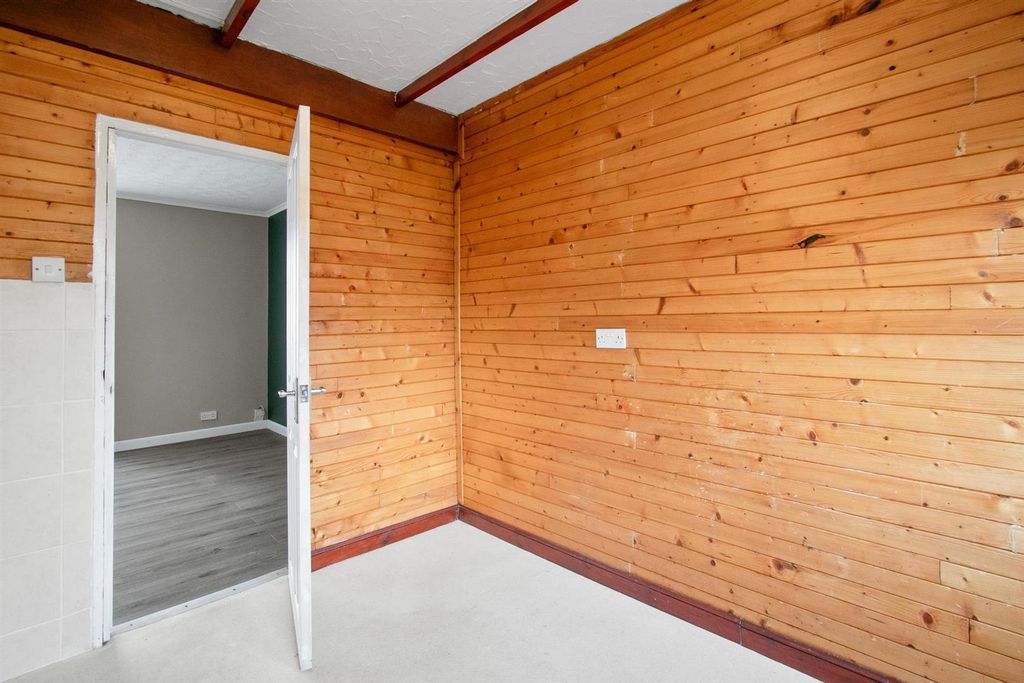 Additional image 12 of 3 bed flat for saleRussell Drive Alexandria G83