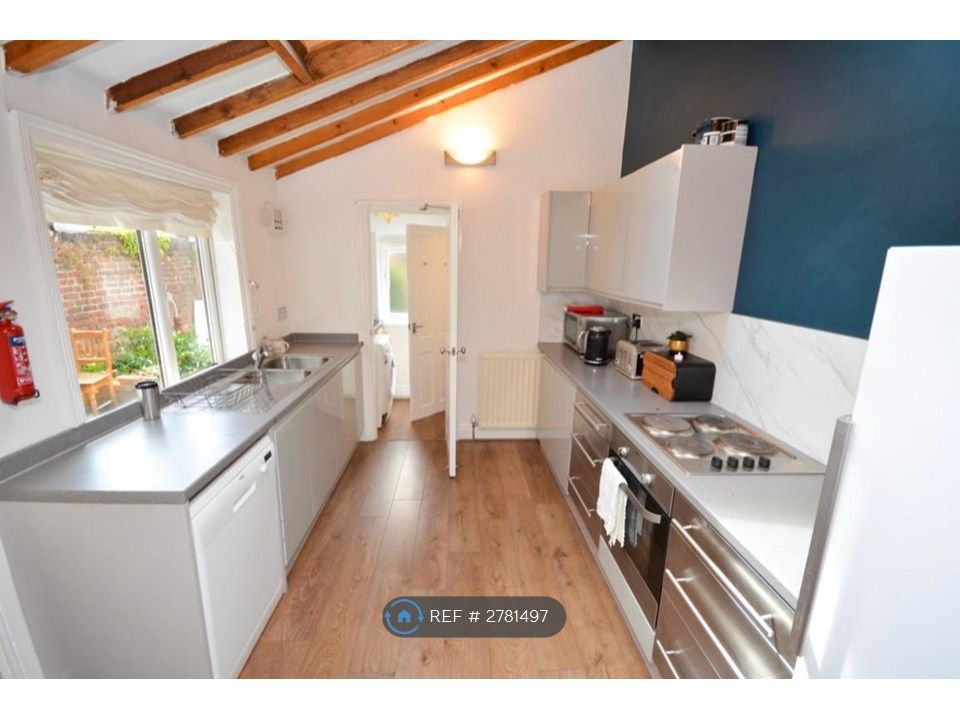 Property photo 2 of 10 Kitchen