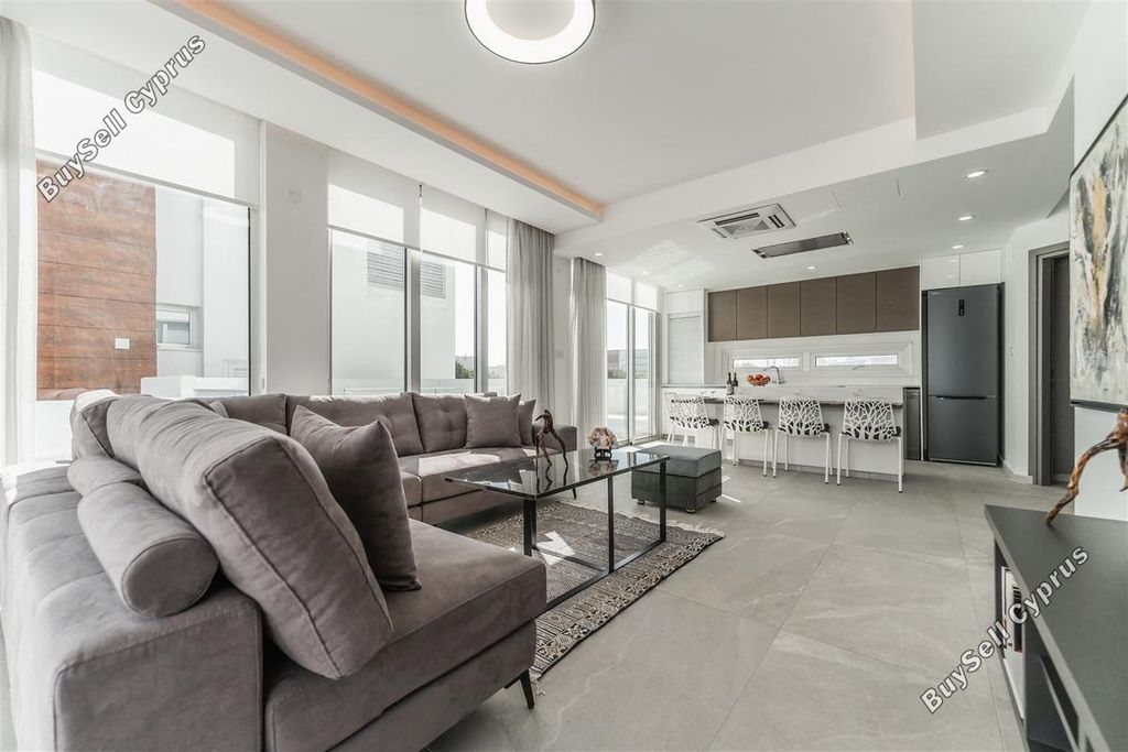 Property photo 3 of 37