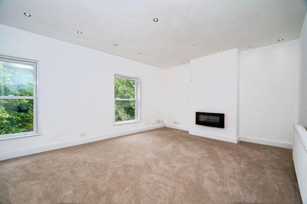 Property photo 2 of 12 Lounge