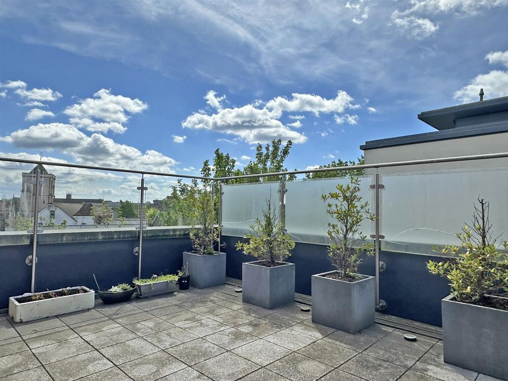 Additional image 8 of 2 bed flat for saleLondon Road, East Grinstead RH19