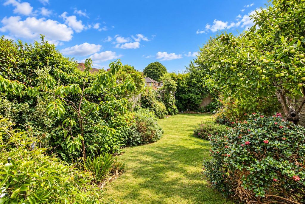 Property photo 2 of 23 Garden.Jpg