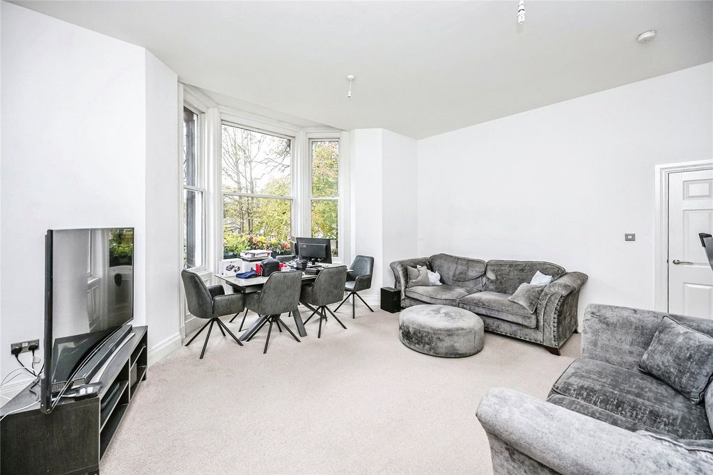 Property photo 2 of 18 Picture No. 11