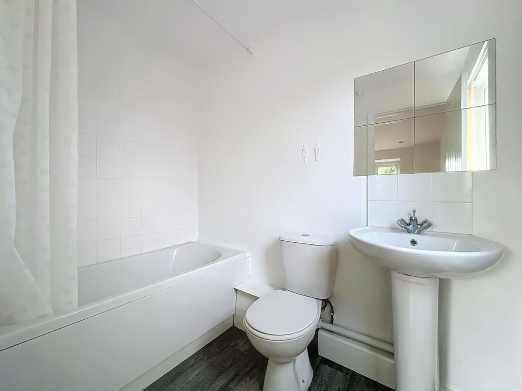 Property photo 3 of 14 Bathroom