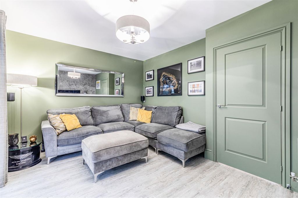 Property photo 3 of 25 Living