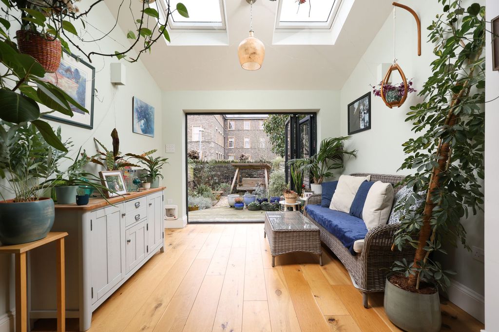 Property photo 2 of 19