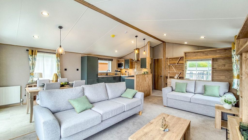 Property photo 2 of 27 Untitled 11