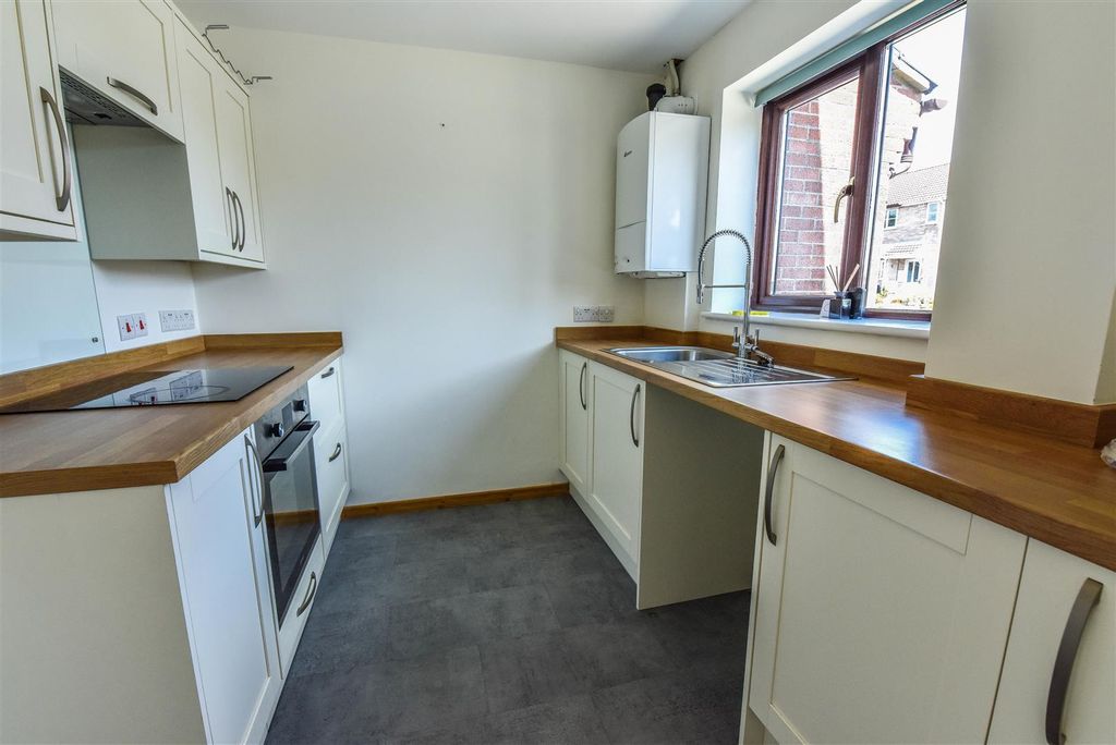 Property photo 2 of 11 Kitchen