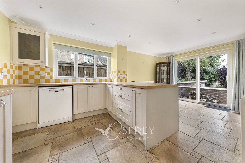 Property photo 2 of 18 Kitchen