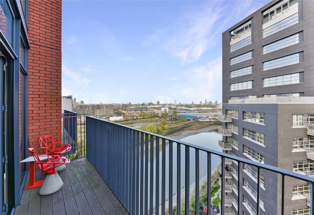 Property photo 2 of 17 4271403