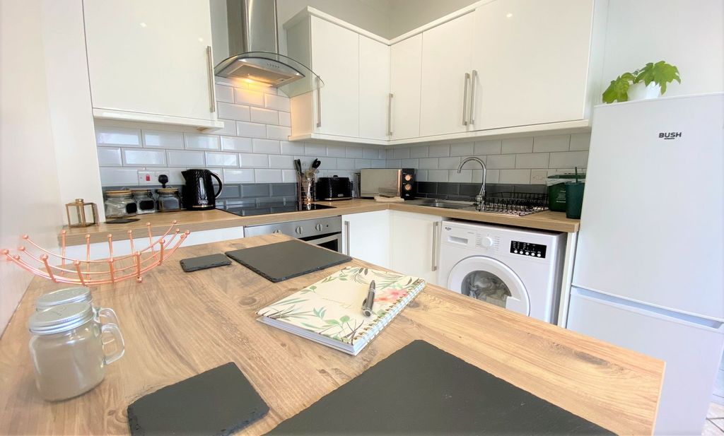 Property photo 2 of 20