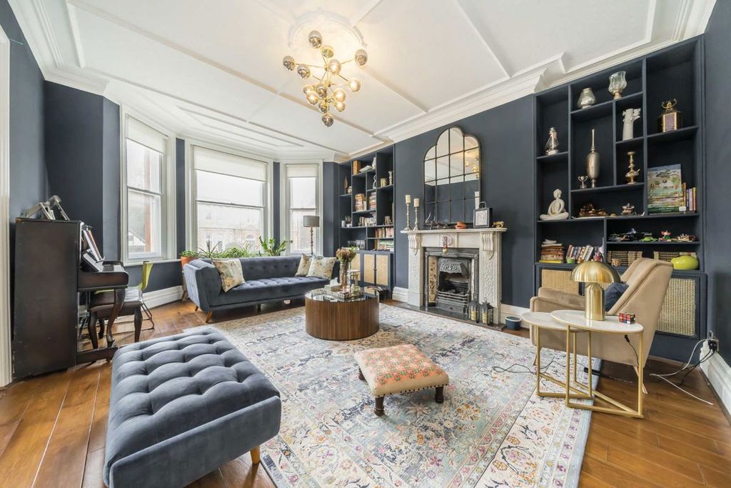 Property photo 2 of 11