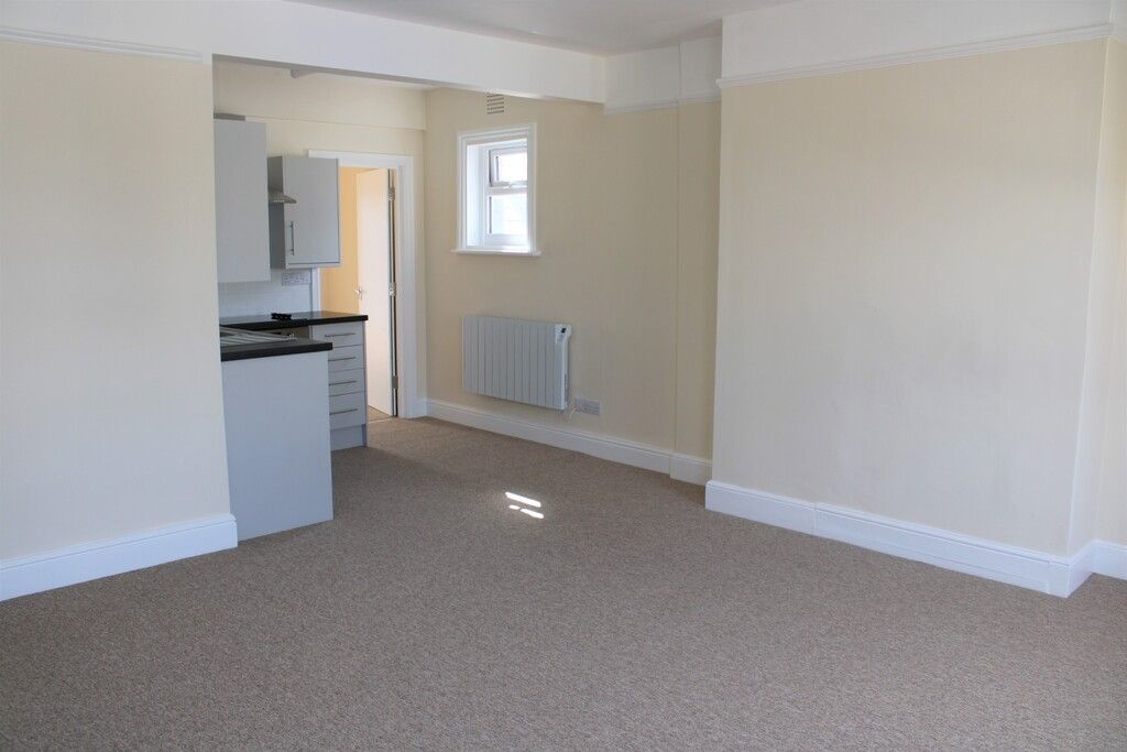 Property photo 3 of 6 Lounge