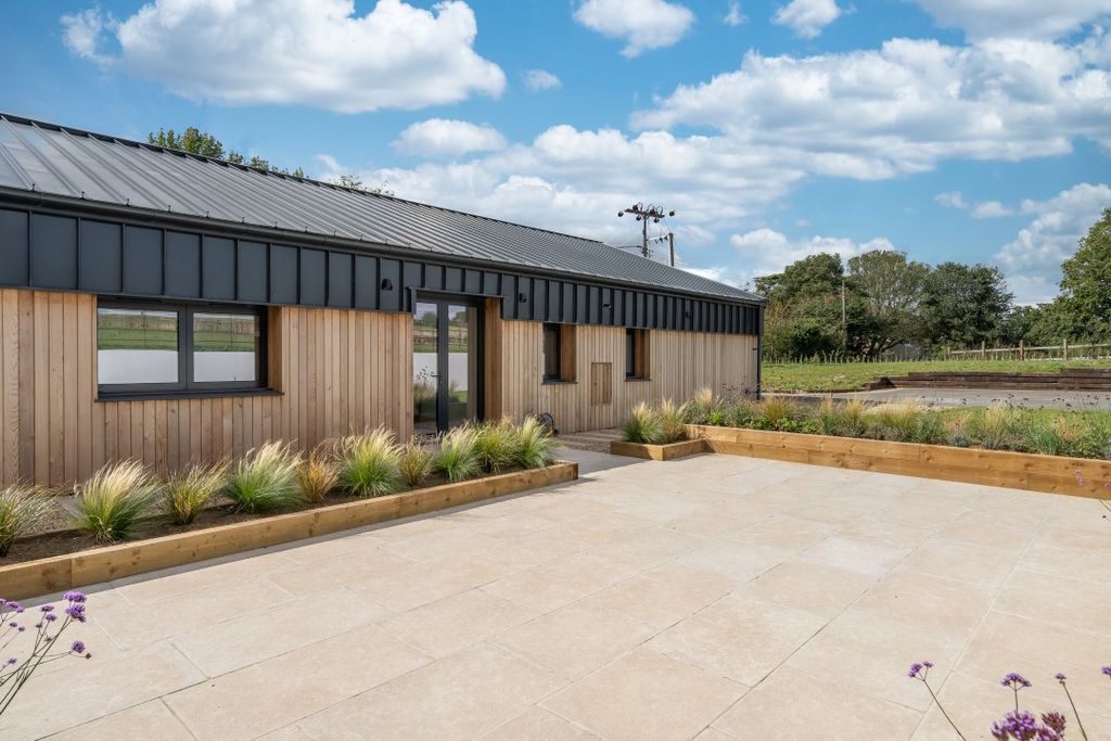 Property photo 1 of 27