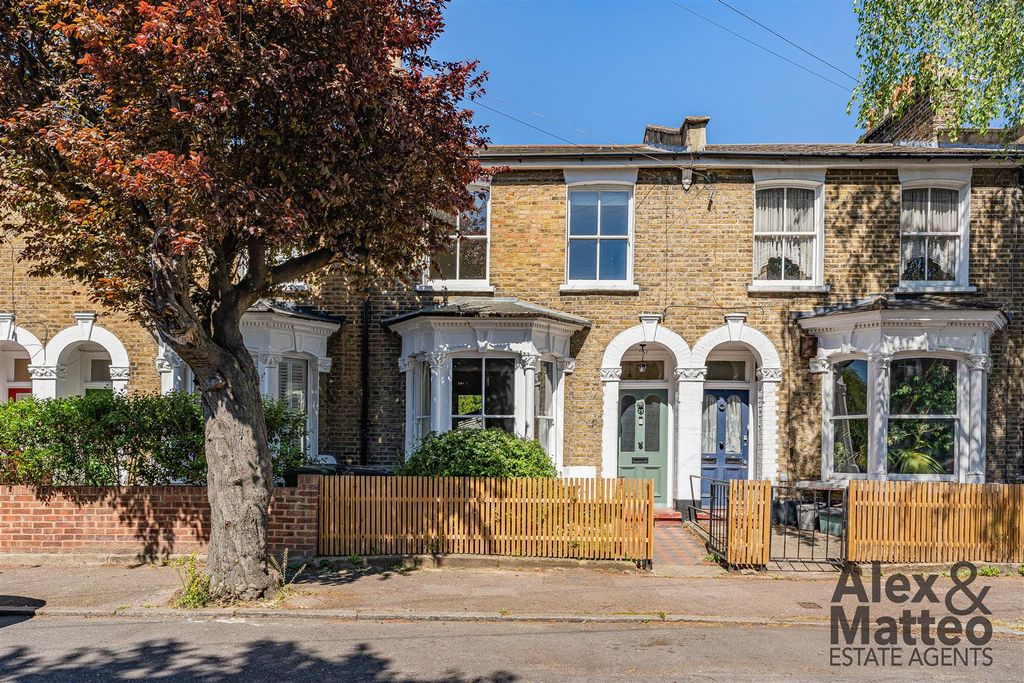 Property photo 1 of 26 Edric Road