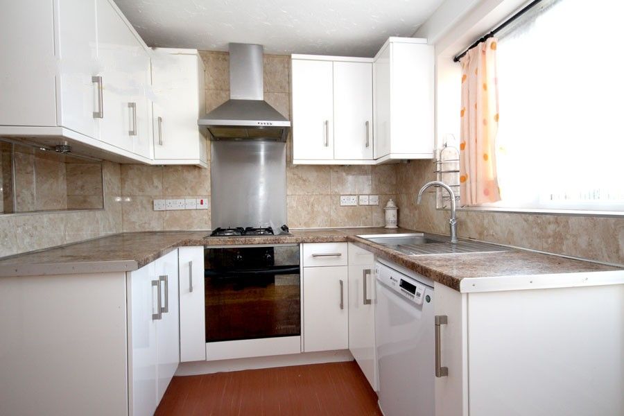 Property photo 3 of 10 Kitchen