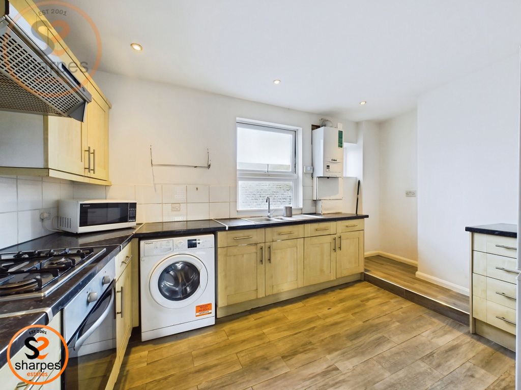 Property photo 3 of 8 Fe0B91A8-Cam03524G0-Pr0041-Still008