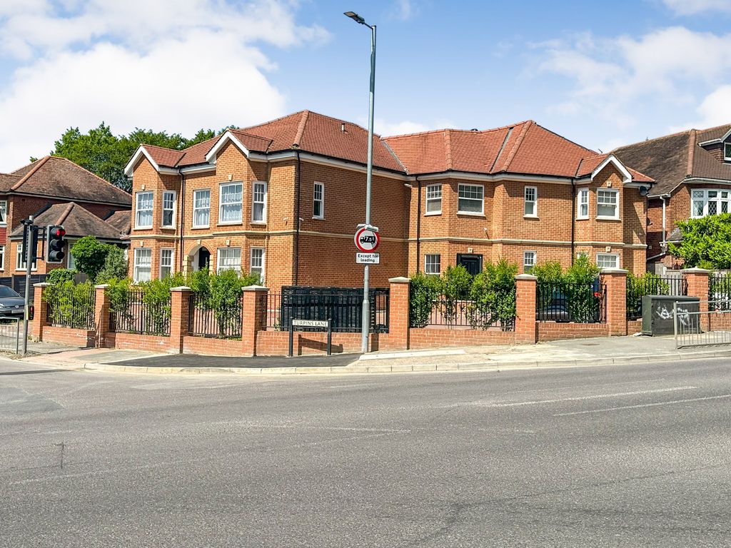 Property photo 2 of 9 Flats 1-4, Mayfair Court, Manor Road, Chigwell, Ig7 5Pe