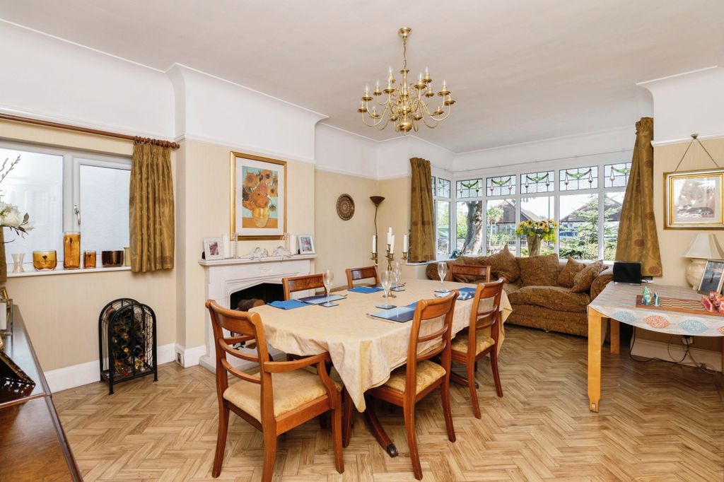 Property photo 3 of 16 Dining Room