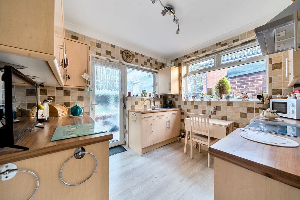 Property photo 2 of 12 1377369-7-6914Ad4...