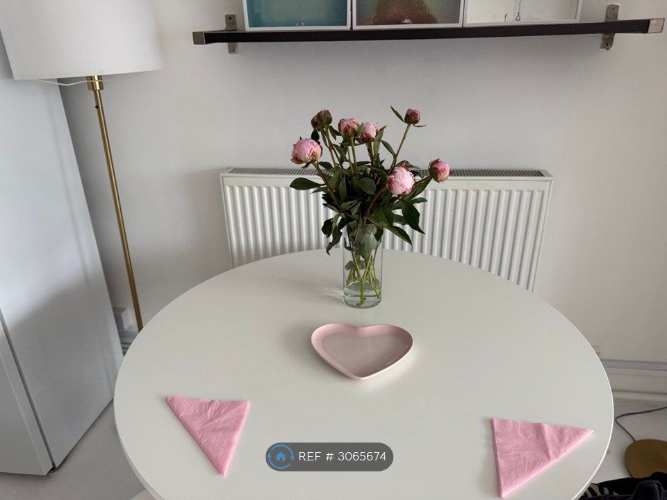 Property photo 3 of 19 Front Studio Dining Table