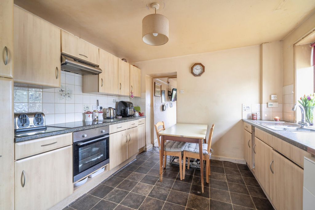 Property photo 3 of 15 Kitchen