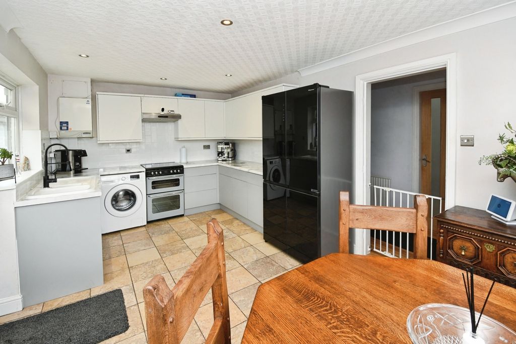 Property photo 3 of 17 Photo