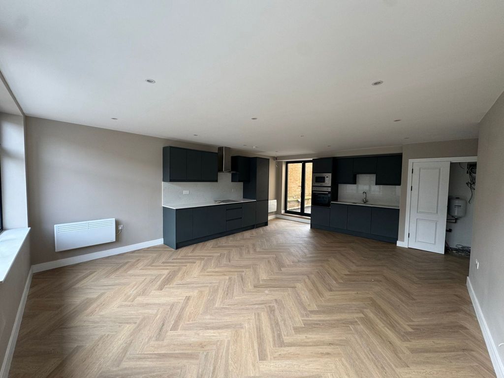 Property photo 1 of 6 3 Bed Flat To Rent Marlowes, Hemel Hempstead Hp1