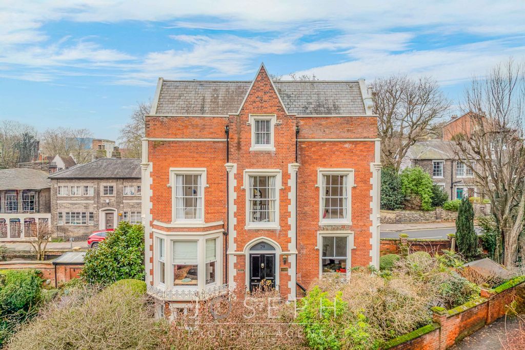 Property photo 1 of 40