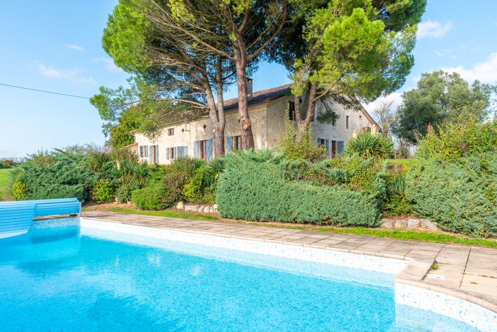 Property photo 2 of 40