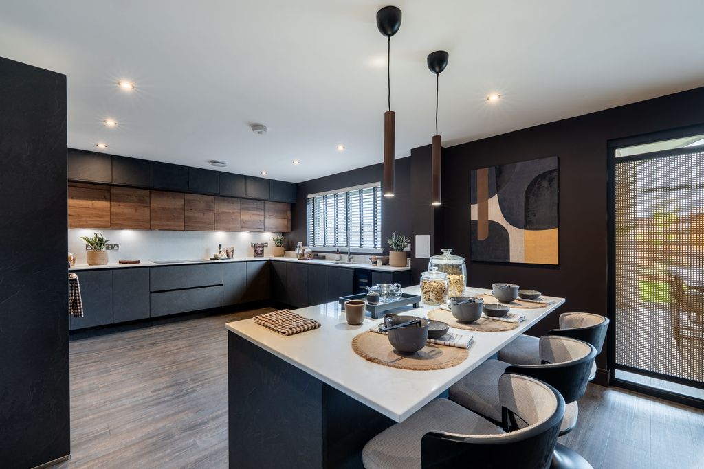 Property photo 2 of 21 Property Image 3