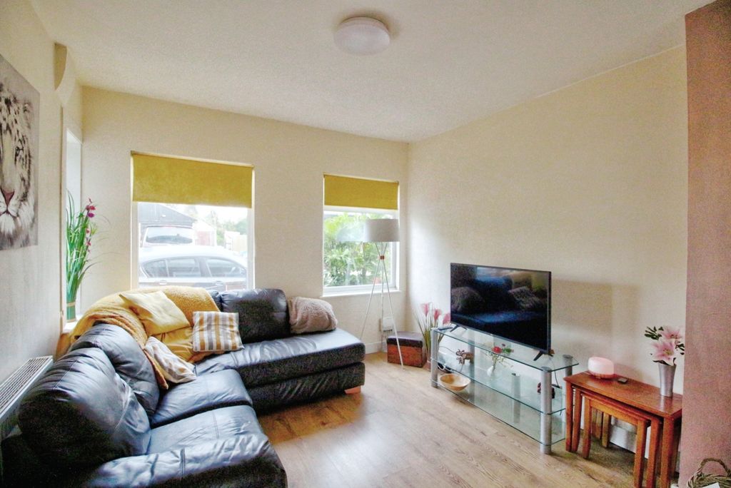 Property photo 2 of 9 I