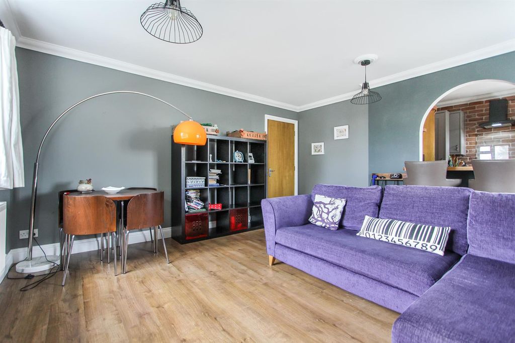 Property photo 2 of 12 Queens Road, Tankerton