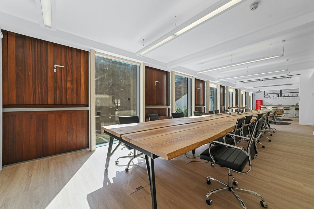 Property photo 2 of 16 MD-Bc-67-71Shoreditchhighstreet-47.Jpg