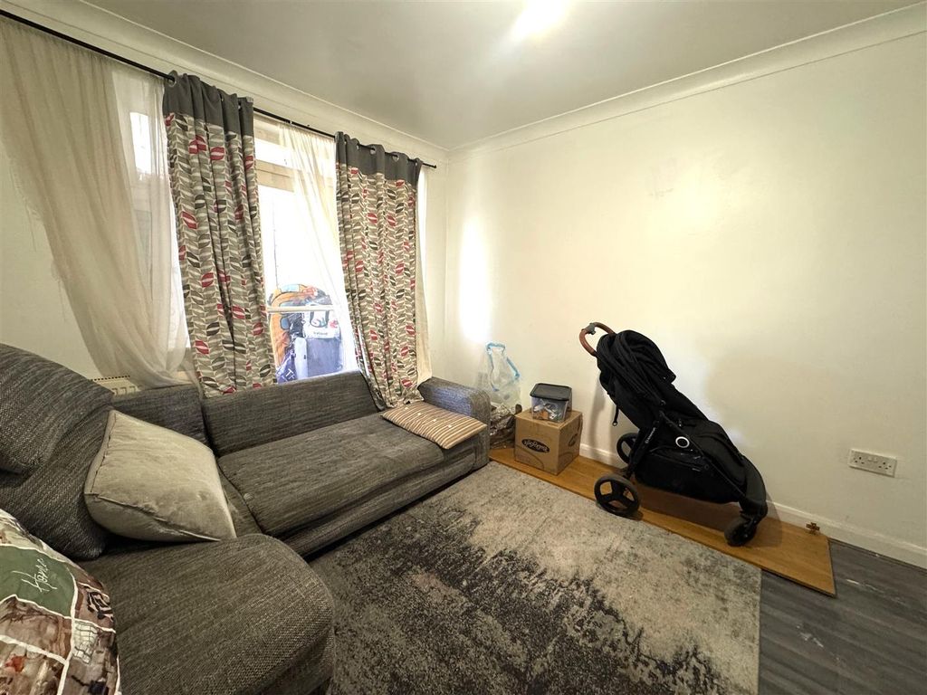 Property photo 2 of 13 Reception