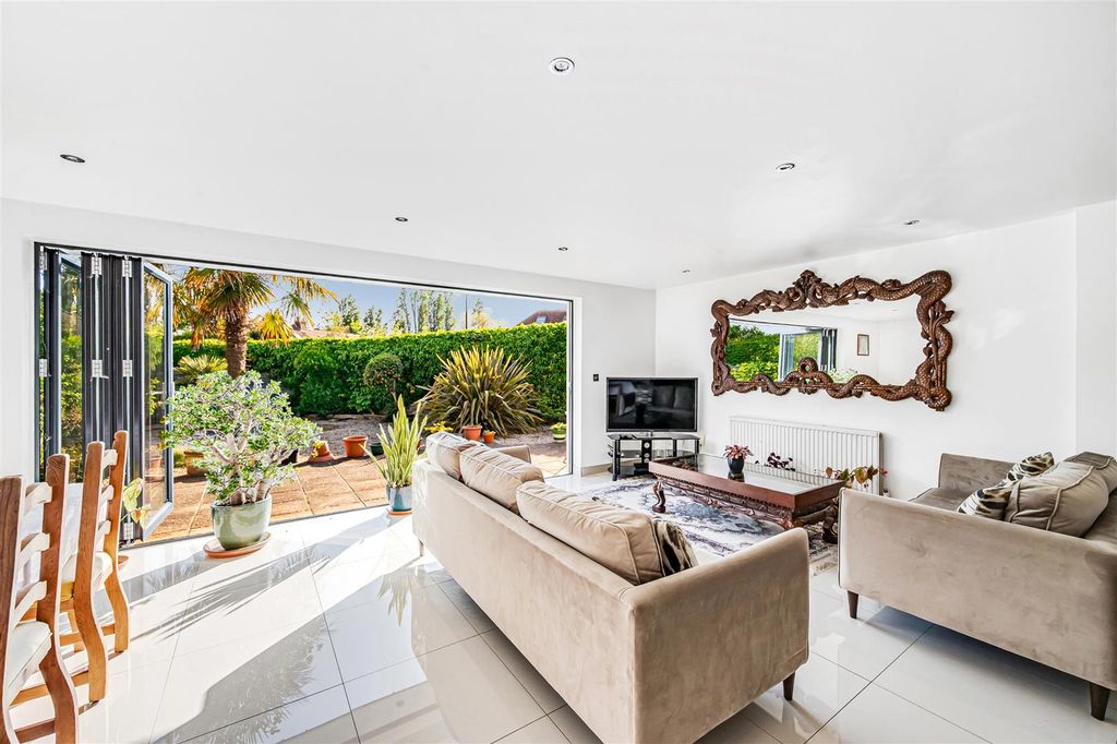 Property photo 3 of 20 1, Lowfield Road-7.Jpg