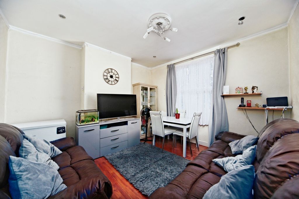 Property photo 2 of 17 Photo