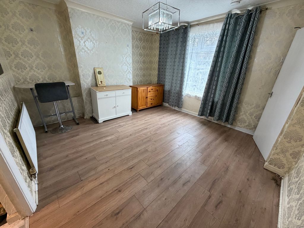 Property photo 3 of 12 Image