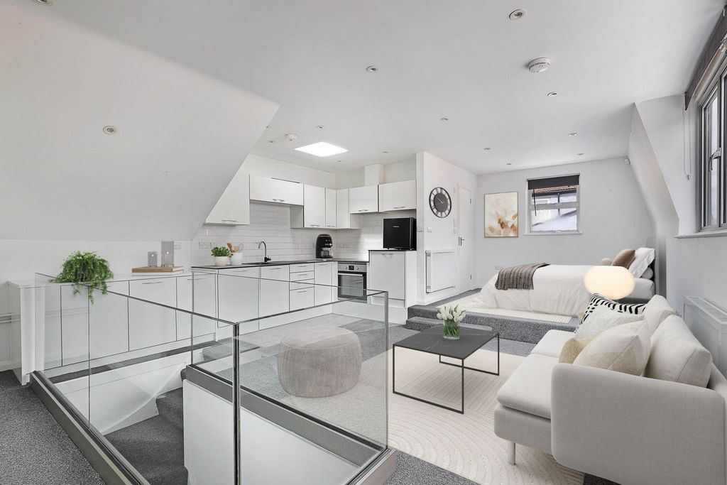 Property photo 2 of 13 Photo 18