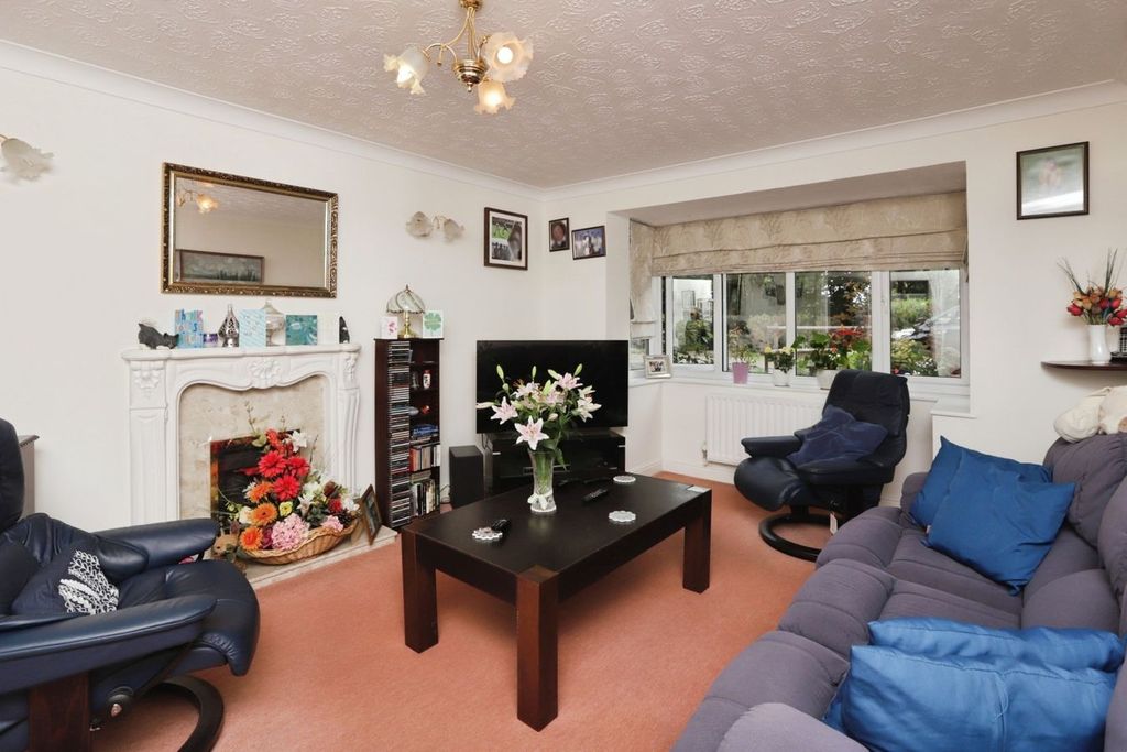 Property photo 2 of 19