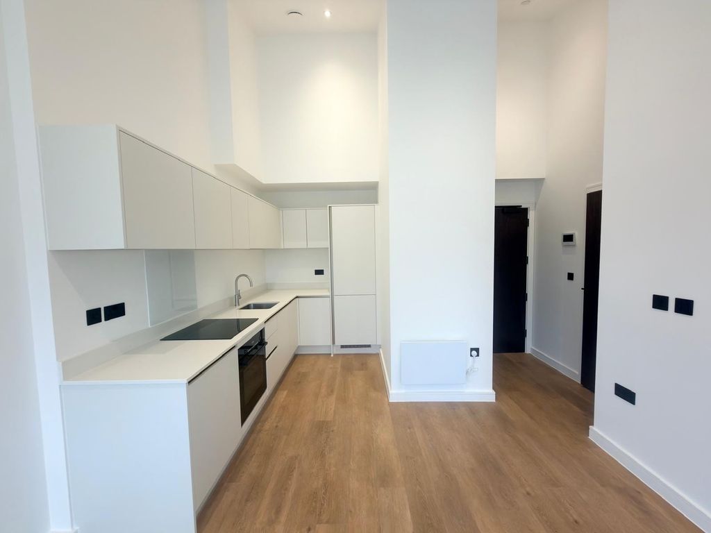 Property photo 2 of 7 Kitchen