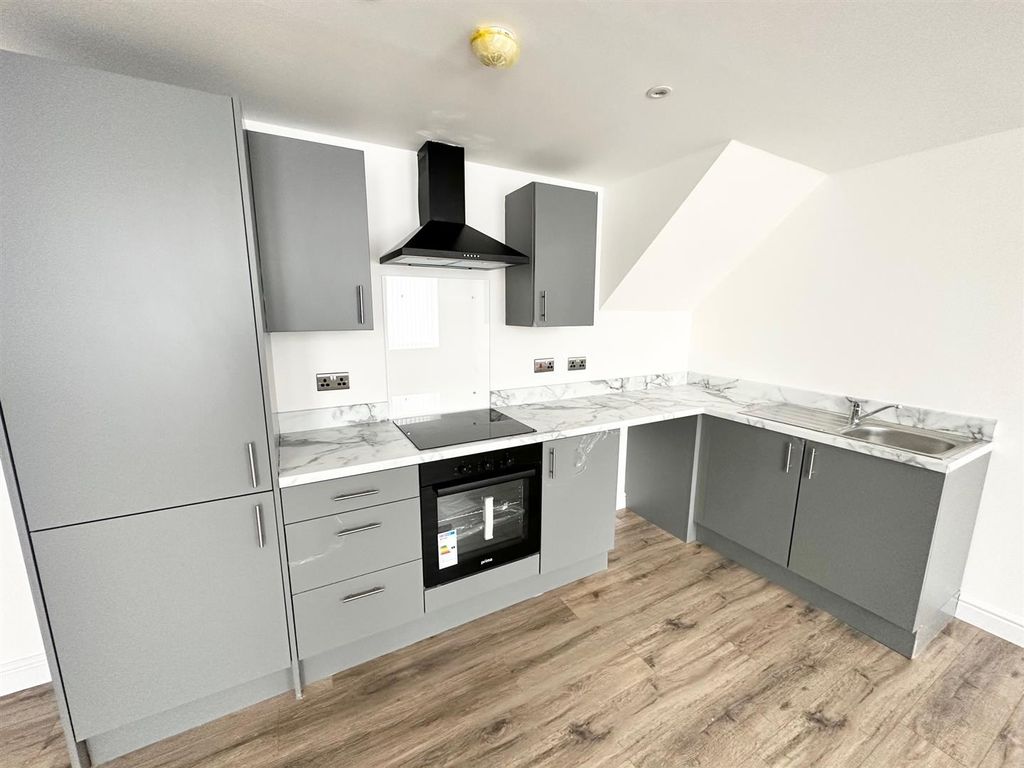 Property photo 2 of 10 Kitchen