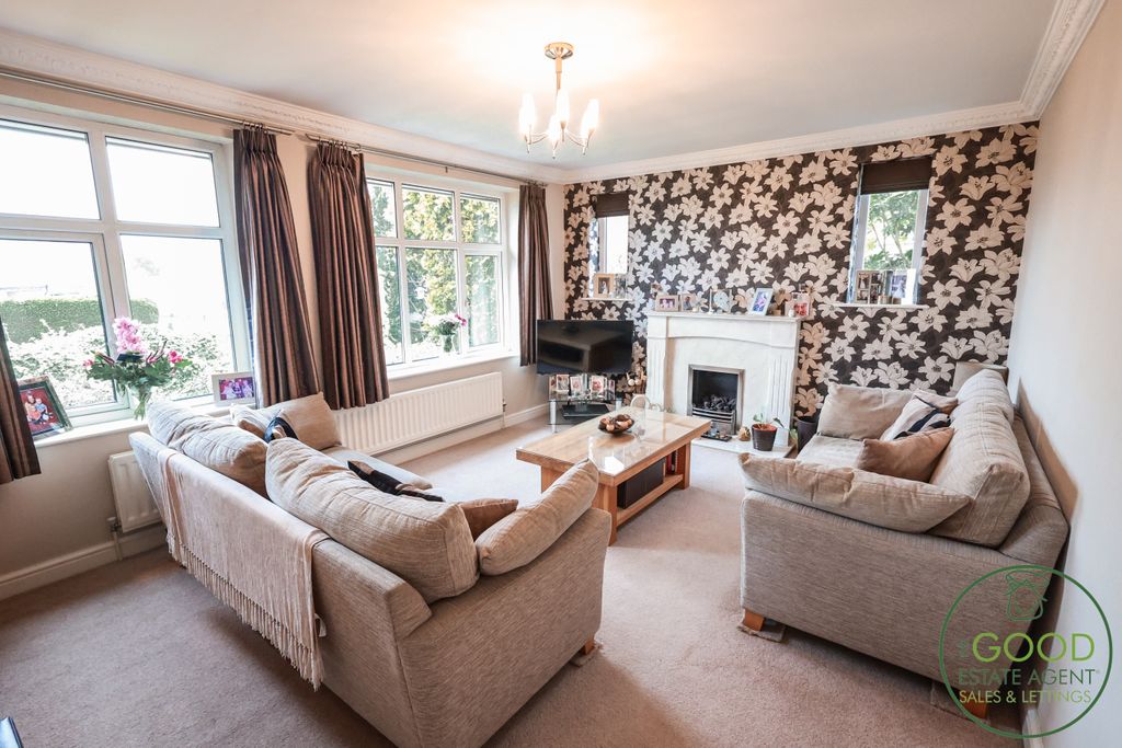 Property photo 2 of 21