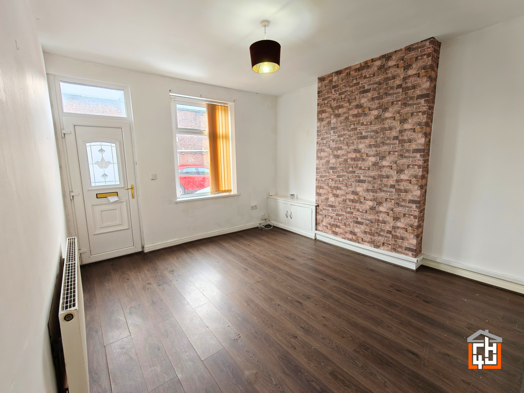 Property photo 3 of 12 Front Reception